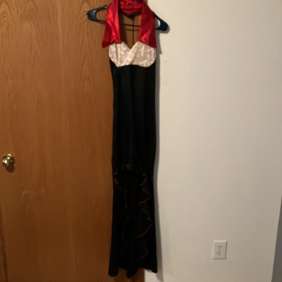 Forplay lady of darkness vampire costume

HALLOWEEN - Picture 3 of 7